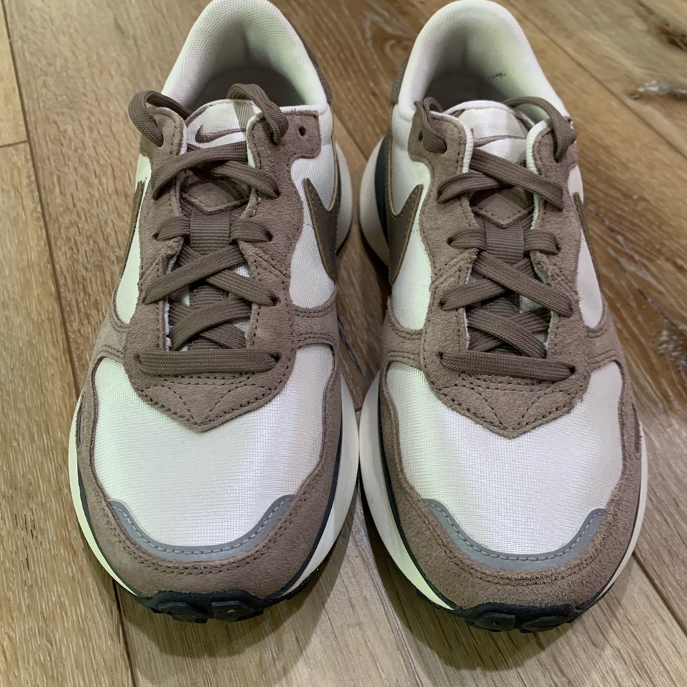 Nike Phoenix Waffle Women’s Shoes in Phantom/Mink Brown-Black Sail
